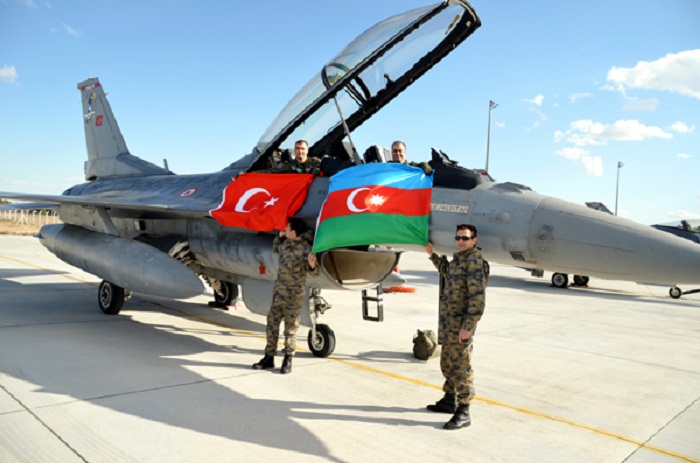 Пилоты ВВС Азербайджана и Турции выполнили ознакомительные полеты - ФОТО